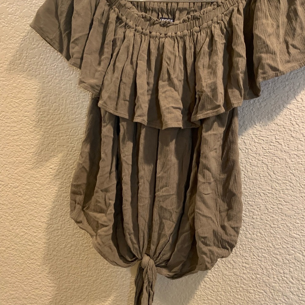 Women's Ruffled Off-Shoulder Top - Picture 2 of 4